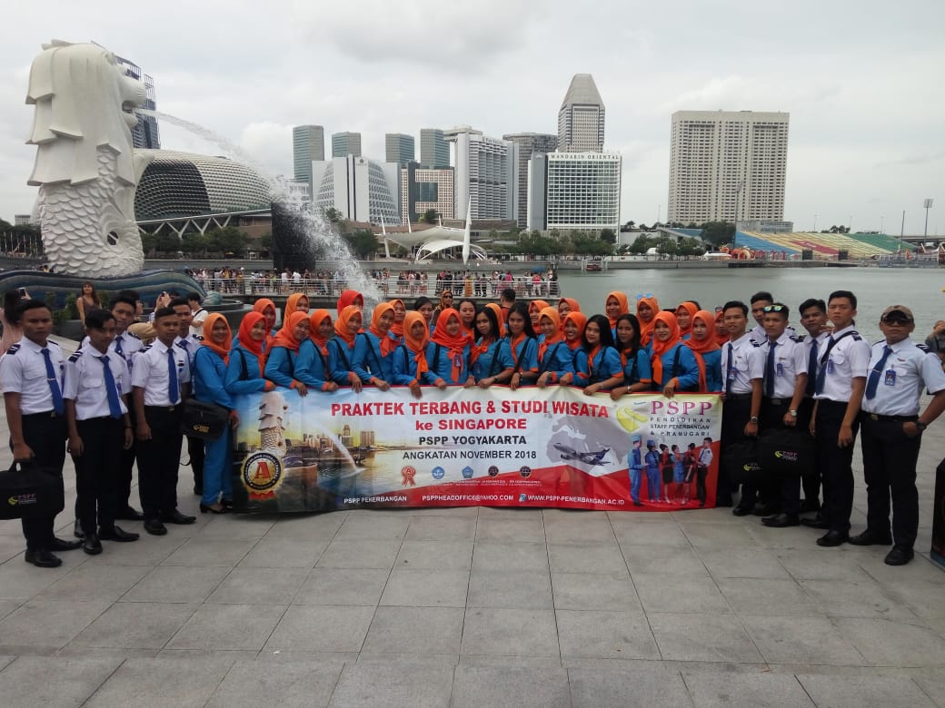 staff penerbangan studi wisata ke singapore